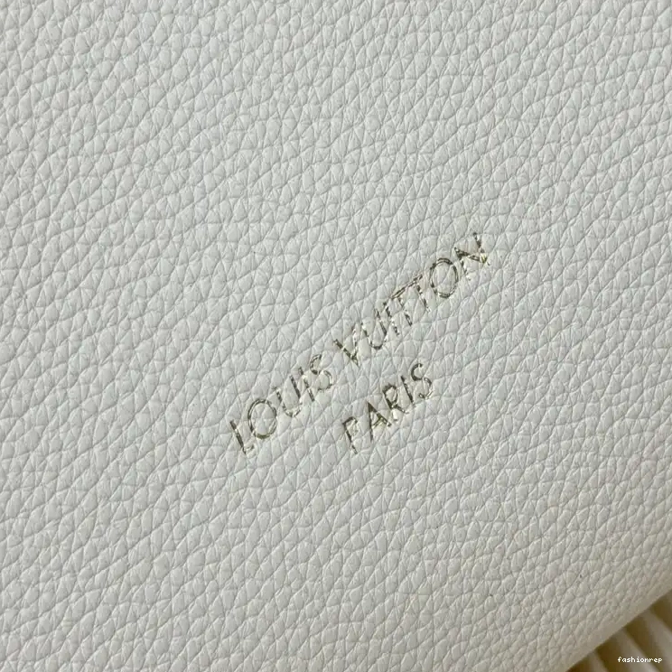 Fashionrepsfam ru LV 2408YA0079 Bags 0819